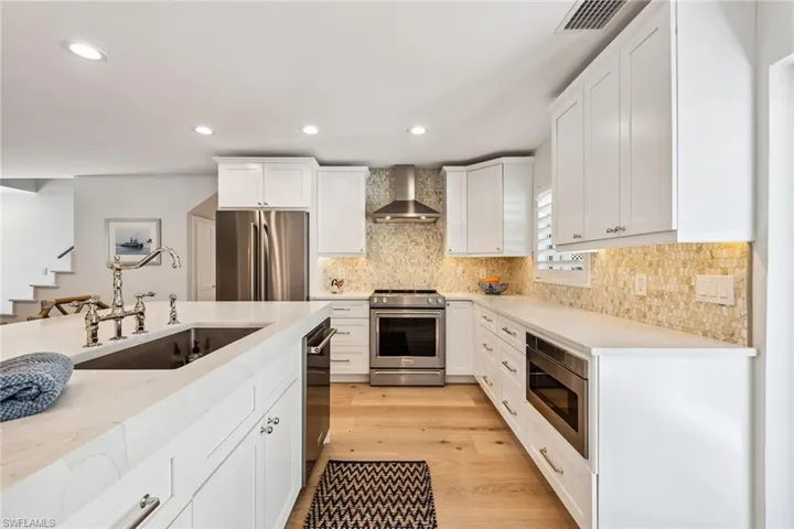 2453  10th N ST, Naples, FL 34103