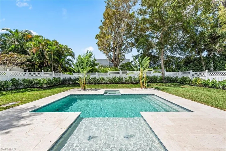 2453  10th N ST, Naples, FL 34103