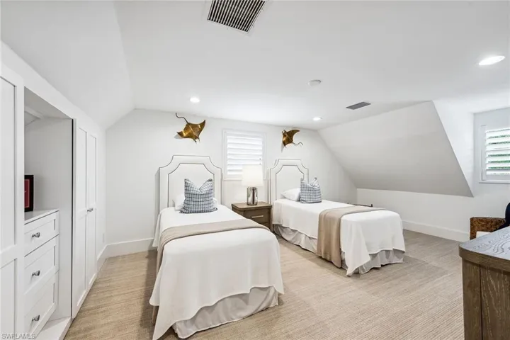 2453  10th N ST, Naples, FL 34103