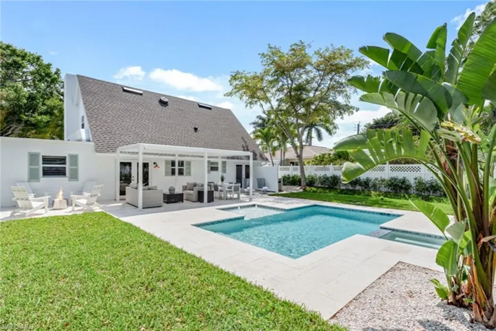 2453  10th N ST, Naples, FL 34103