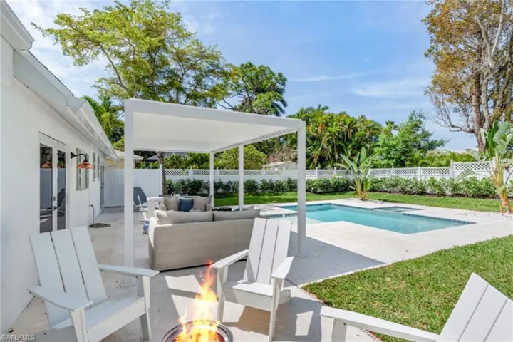 2453  10th N ST, Naples, FL 34103