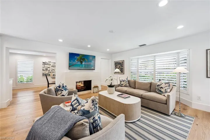 2453  10th N ST, Naples, FL 34103