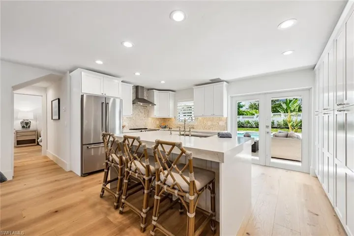 2453  10th N ST, Naples, FL 34103