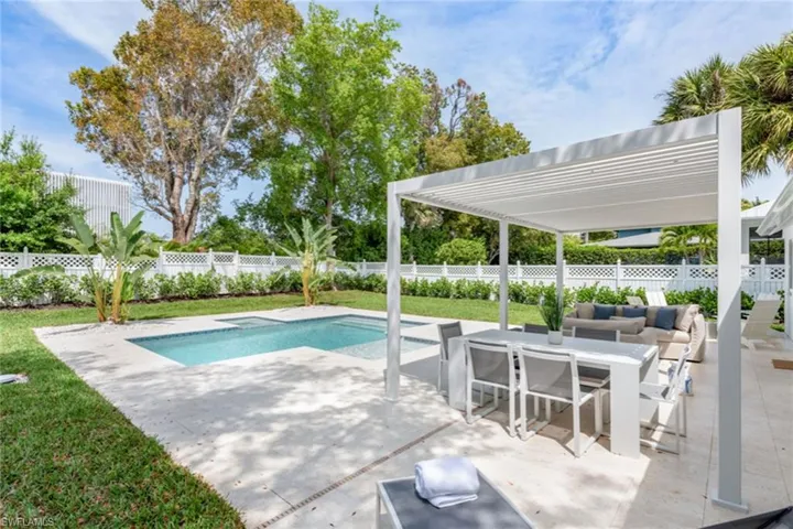 2453  10th N ST, Naples, FL 34103