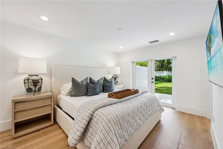 2453  10th N ST, Naples, FL 34103
