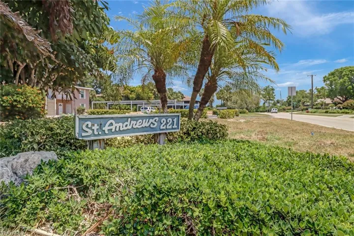 221  Cypress E WAY, Naples, FL 34110