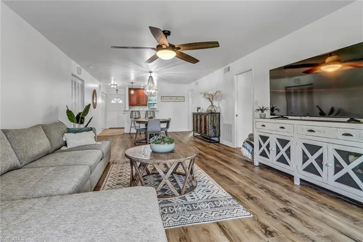 221  Cypress E WAY, Naples, FL 34110