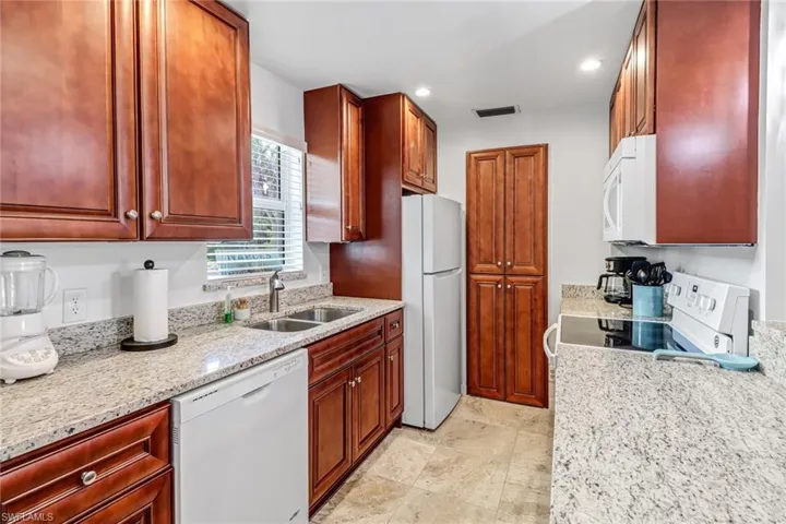 221  Cypress E WAY, Naples, FL 34110