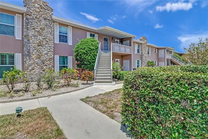 221  Cypress E WAY, Naples, FL 34110