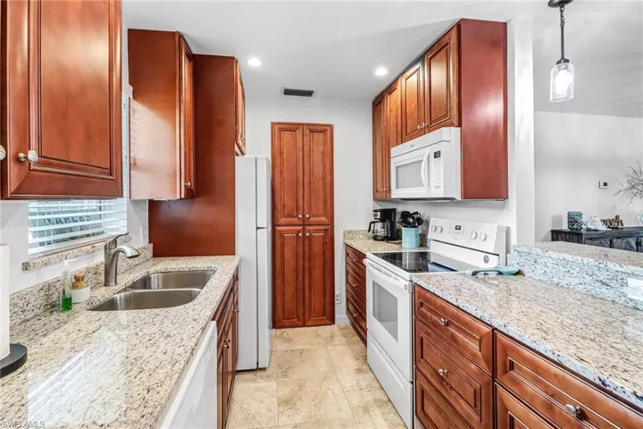 221  Cypress E WAY, Naples, FL 34110