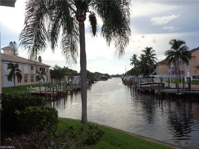 View of water feature featuring a dock