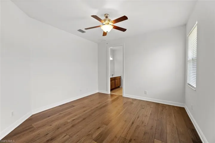 2nd guest bedroom w/access to Jack-N-Jill bath