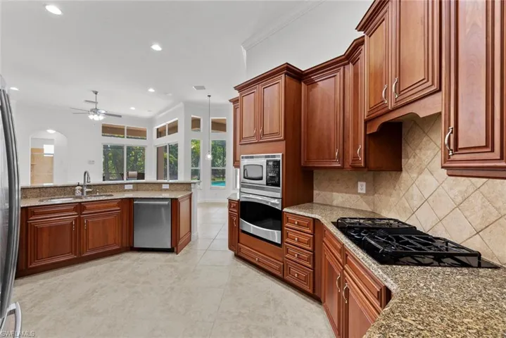 Natural Gas cooktop, stainless appliances