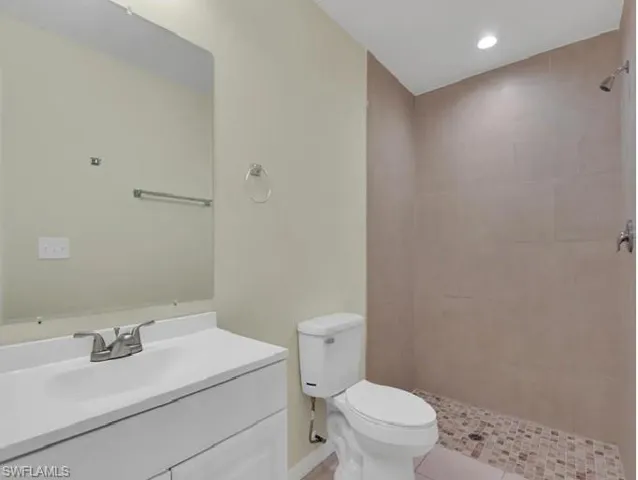 702 Se 6th Ter, Cape Coral, Florida 33990