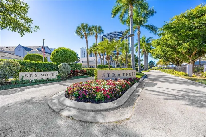 5633  Turtle Bay  DR, Naples, FL 34108