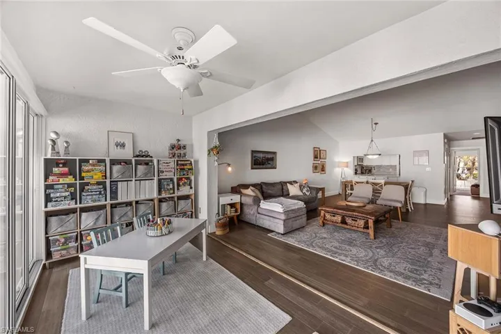 5633  Turtle Bay  DR, Naples, FL 34108