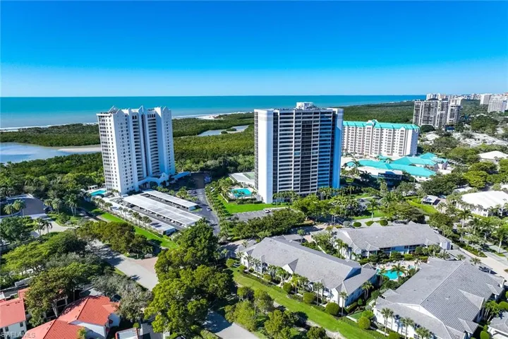 5633  Turtle Bay  DR, Naples, FL 34108