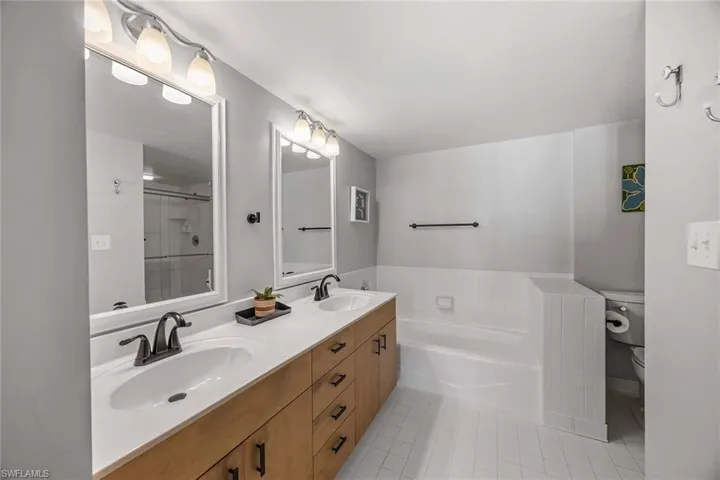 5633  Turtle Bay  DR, Naples, FL 34108