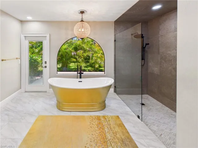 6840 Hendry Creek Dr, Fort Myers, Florida 33908