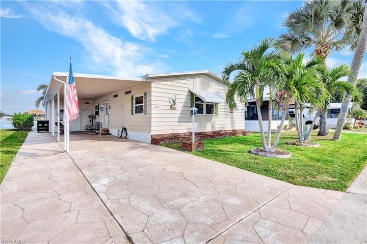 118  Mediterranean  WAY, NAPLES, FL 34104
