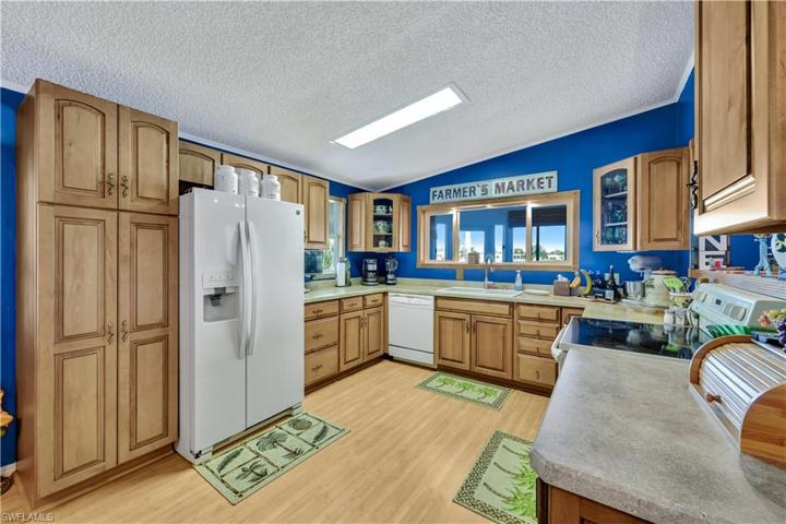 118  Mediterranean  WAY, NAPLES, FL 34104