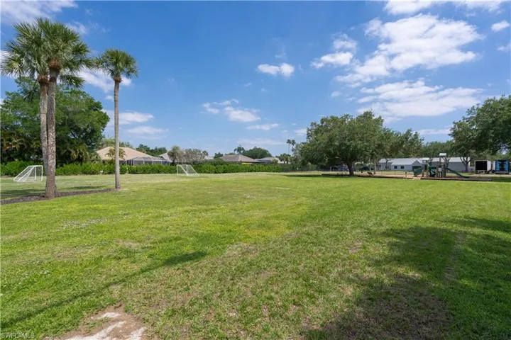 One of the key features of the home is being able to walk to Gateway Family Park right from your backyard! Soccer field and goals included.