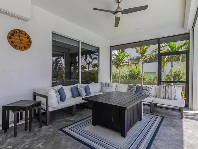 Sunroom / solarium with a wall unit AC