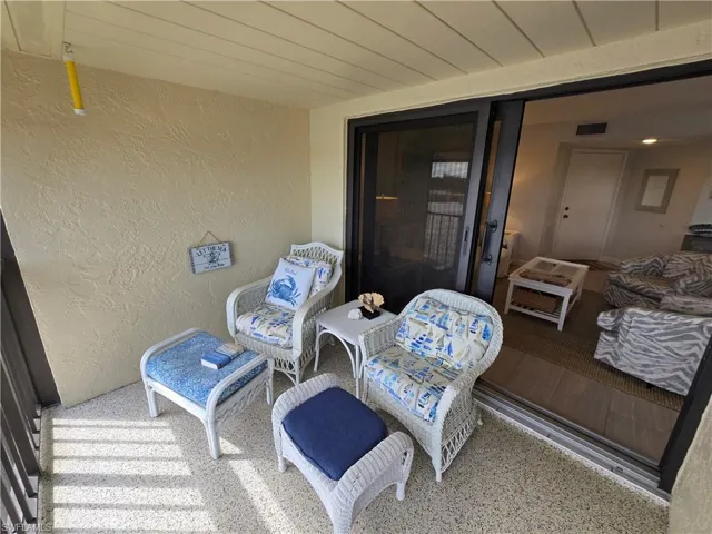 Lovely Lanai with Fabulous Furniture!
