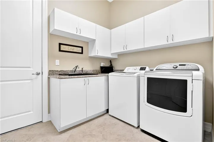 3703 Sw 2nd Ln, Cape Coral, Florida 33991
