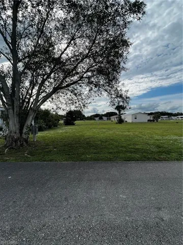 866  Yacht Club NW WAY, Moore Haven, FL 33471