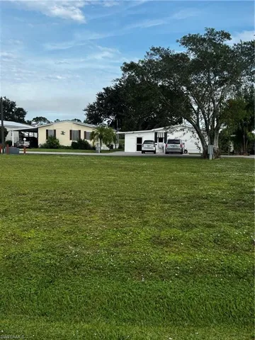866  Yacht Club NW WAY, Moore Haven, FL 33471