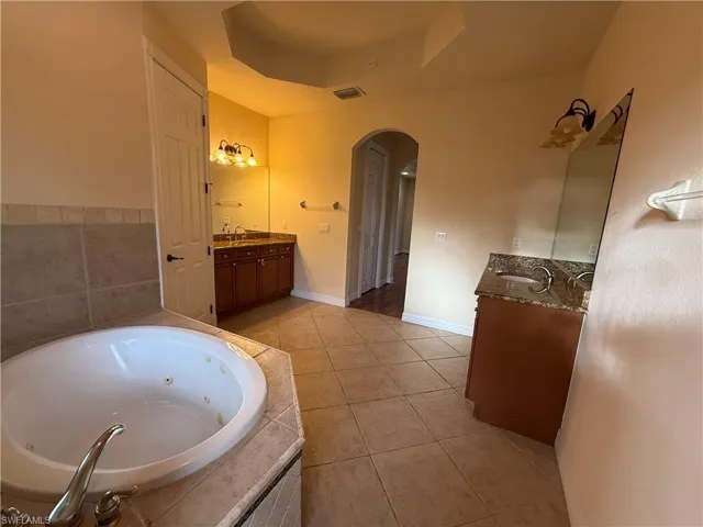 217 Ne 21st Pl, Cape Coral, Florida 33909