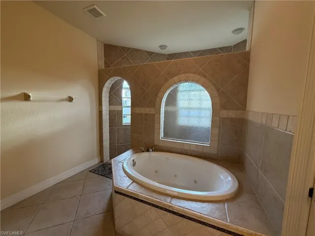 217 Ne 21st Pl, Cape Coral, Florida 33909