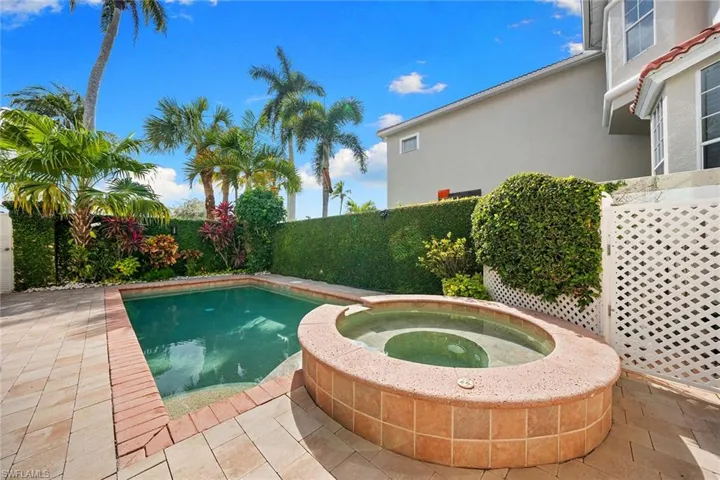 443 8th Ave S 104, Naples, Florida 34102
