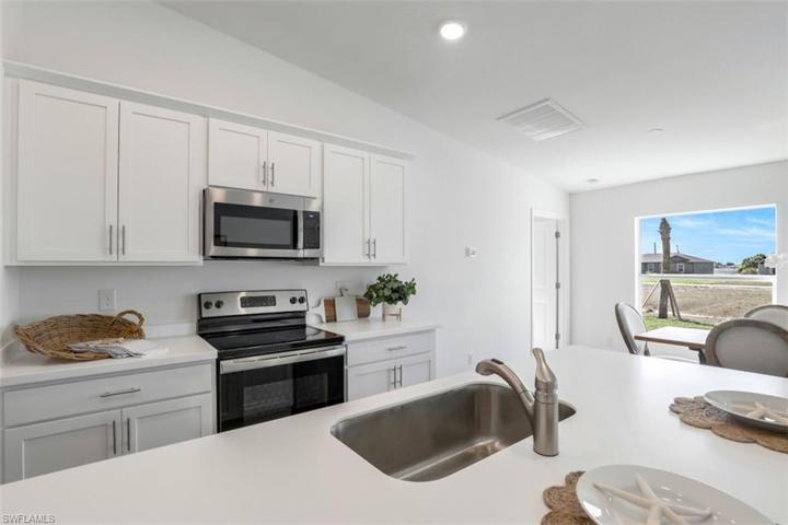 139 SE 22nd TER, CAPE CORAL FL 33990