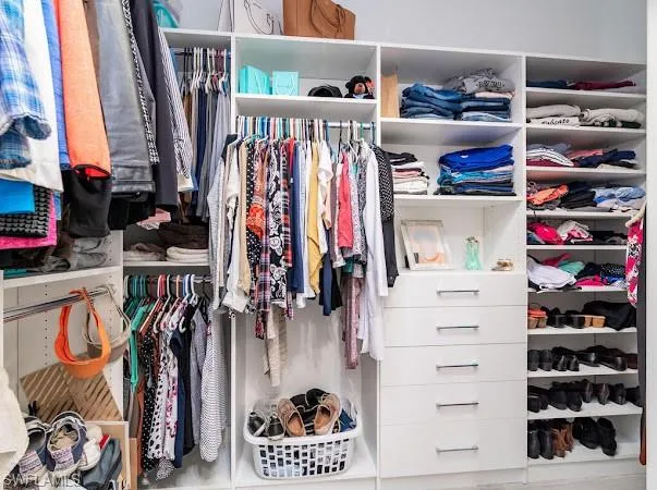 MASTER CLOSET 1
