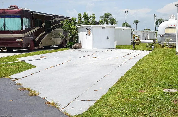Right street View of the Lot and Shed