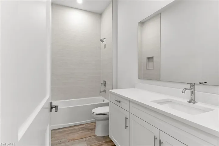 60 Tahiti Rd, Marco Island, Florida 34145