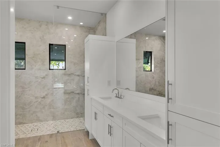 60 Tahiti Rd, Marco Island, Florida 34145