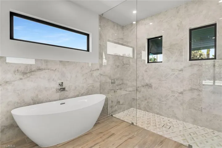 60 Tahiti Rd, Marco Island, Florida 34145