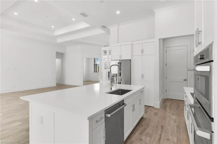 60 Tahiti Rd, Marco Island, Florida 34145
