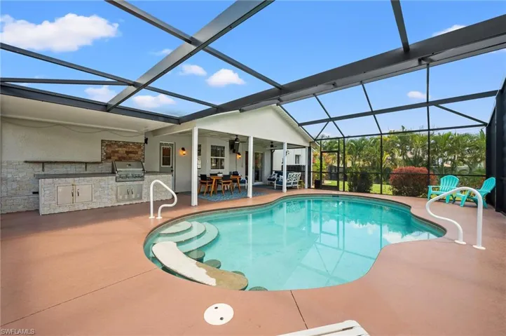 Enjoy a day on the Pool Bench