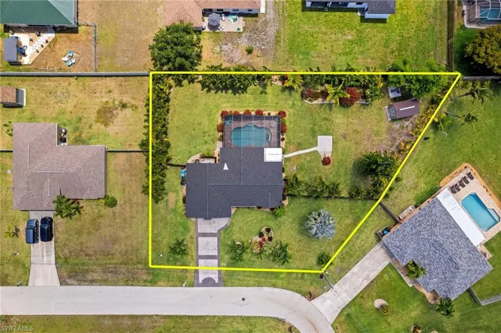 Check out the Huge Lot!  Now that is a yard!