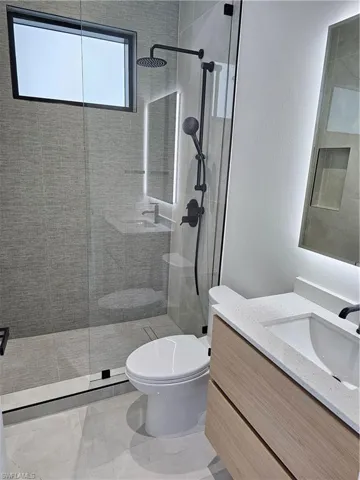 Guest bathroom #1