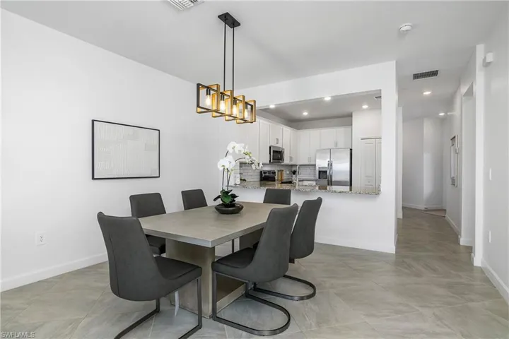 Seat 6 + 4 at bar area