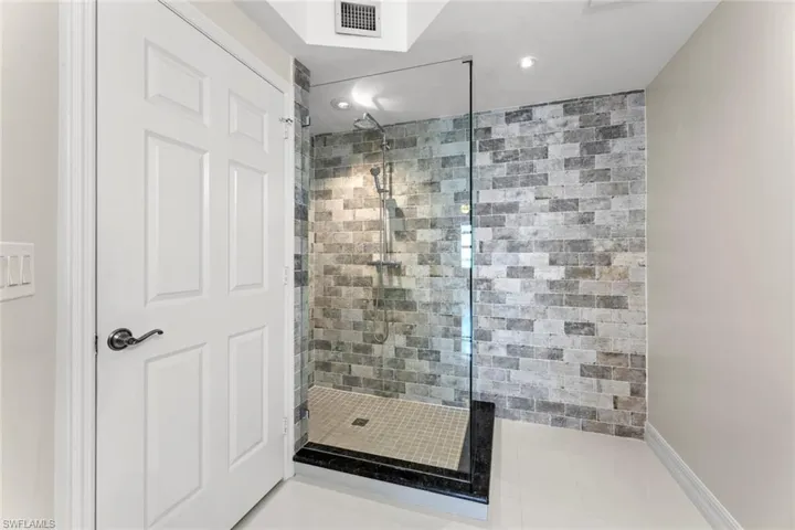 Beautiful walk in Shower