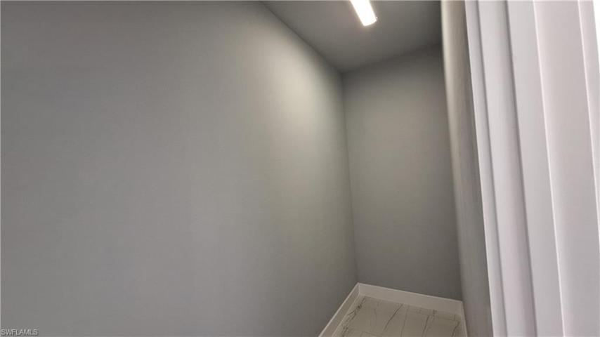 Walk-in closet Bedroom 1