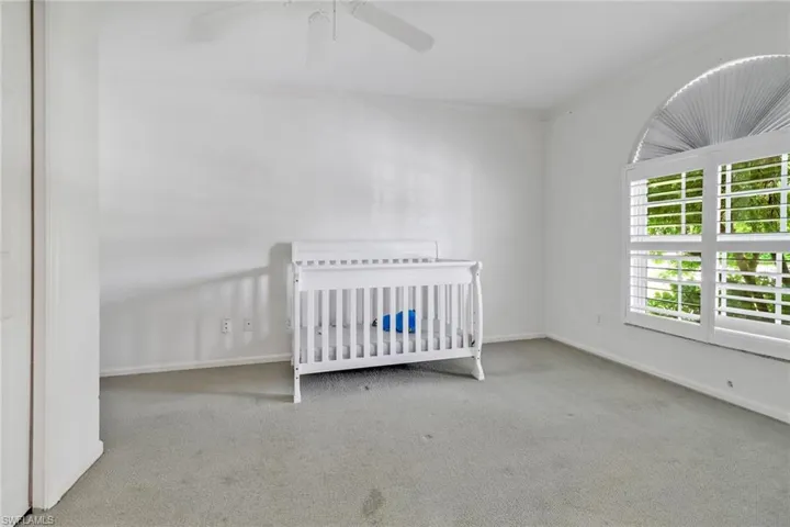 Unfurnished bedroom  light carpet.