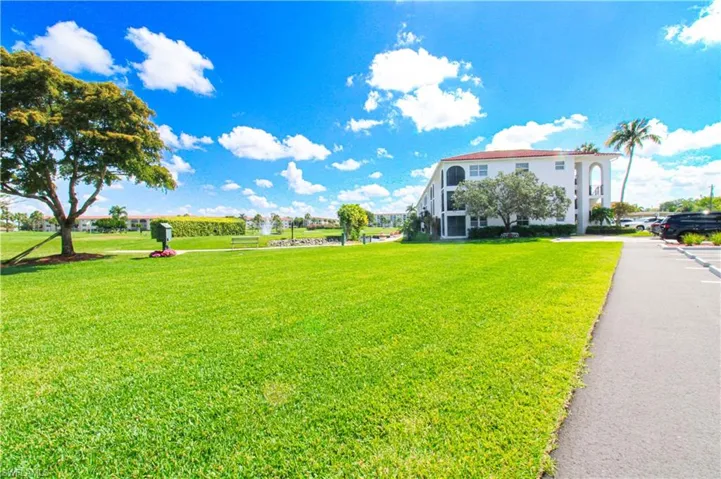 41 High Point Cir S 303, Naples, Florida 34103