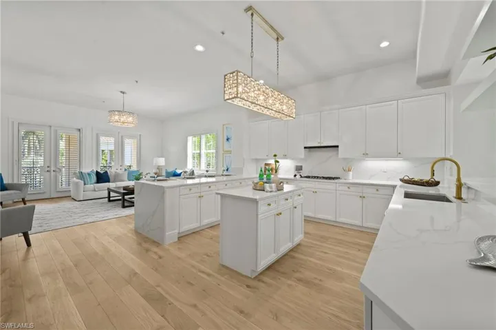2882  Castillo  CT, Naples, FL 34109